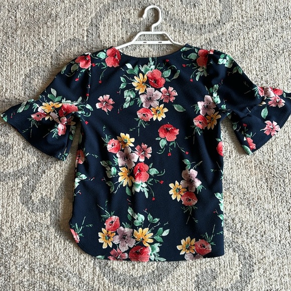 Green Envelope floral top - Picture 3 of 3